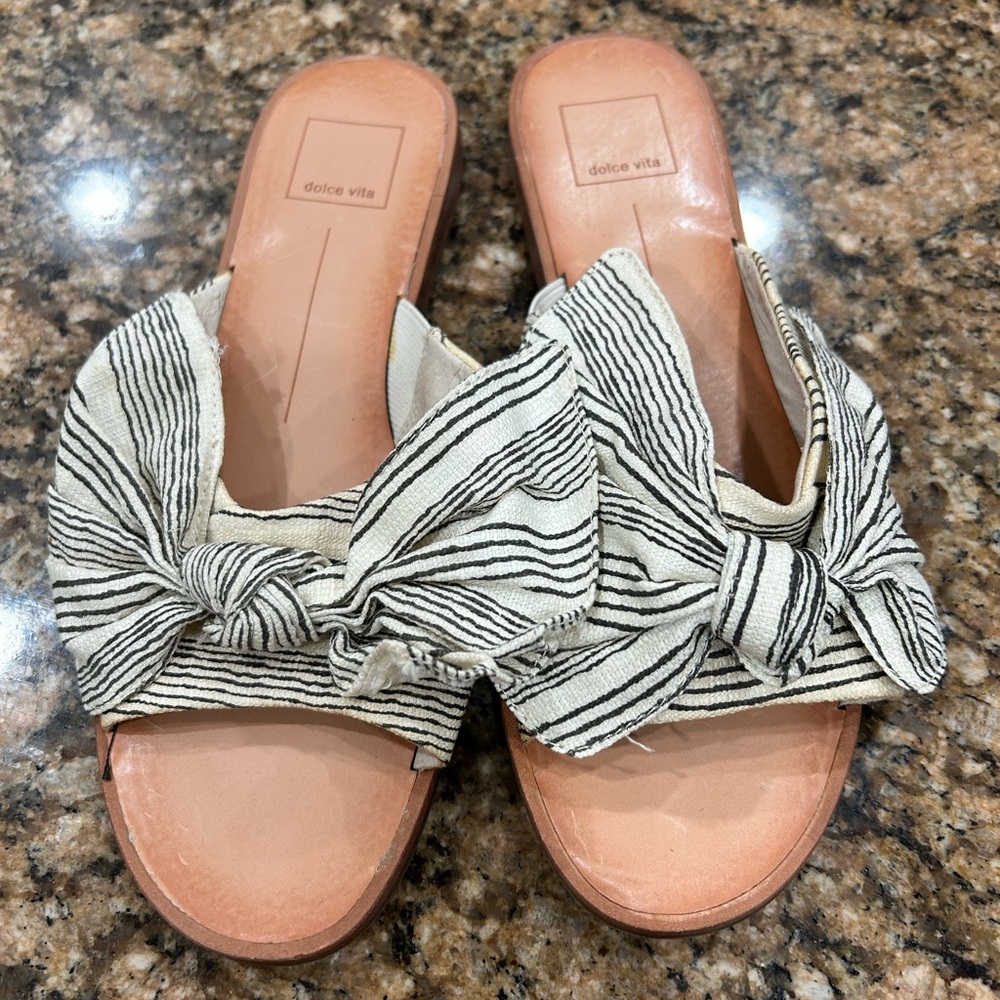 Sandals DV 8.5. Brand New Dolce Vita NEW